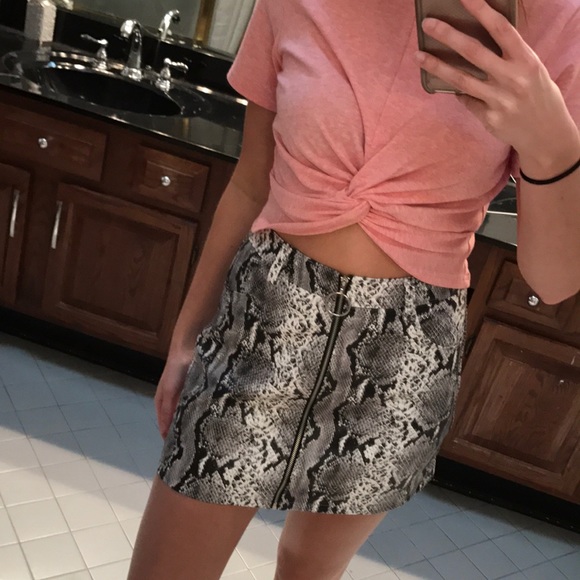 ❌sold New snakeskin mini skirt - Picture 2 of 2